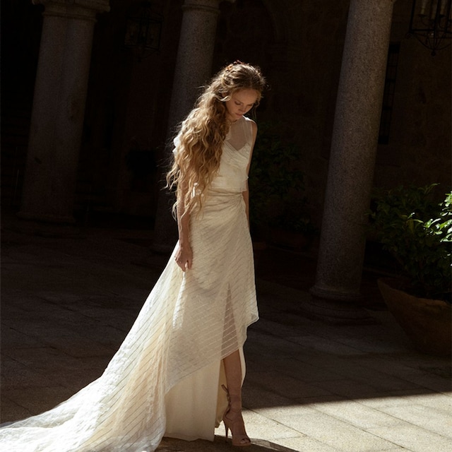 Vestido para novias con mucho pecho de Mónica Calles