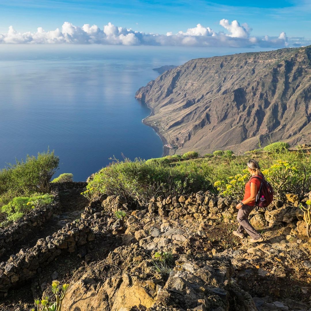 La isla canaria menos conocida pero perfecta para estas vacaciones: volcanes, bosques de laurisilva y piscinas naturales