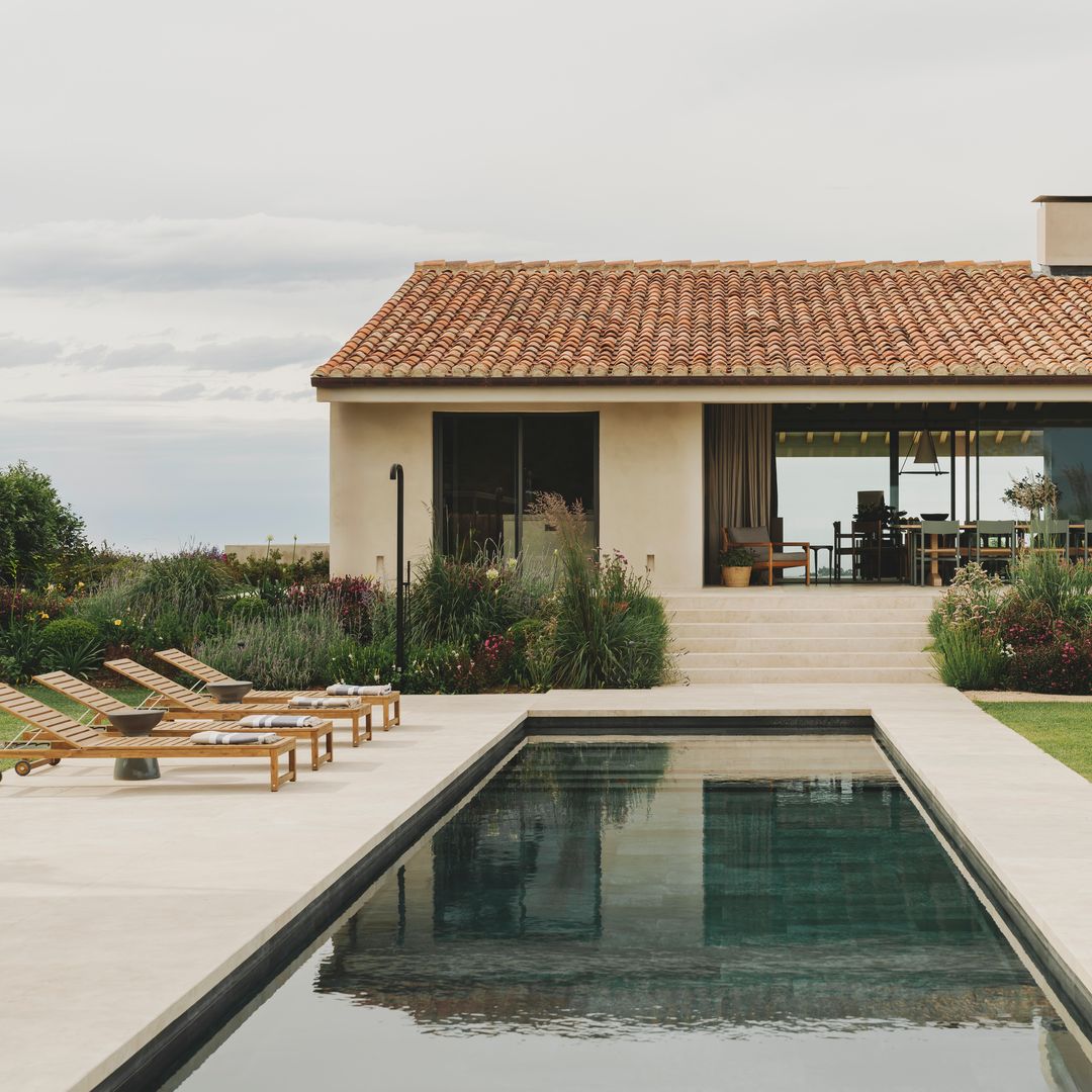 Esta casa en Cantabria de 400 m² hace realidad una de las tendencias de 2026: el lujo de no hacer nada