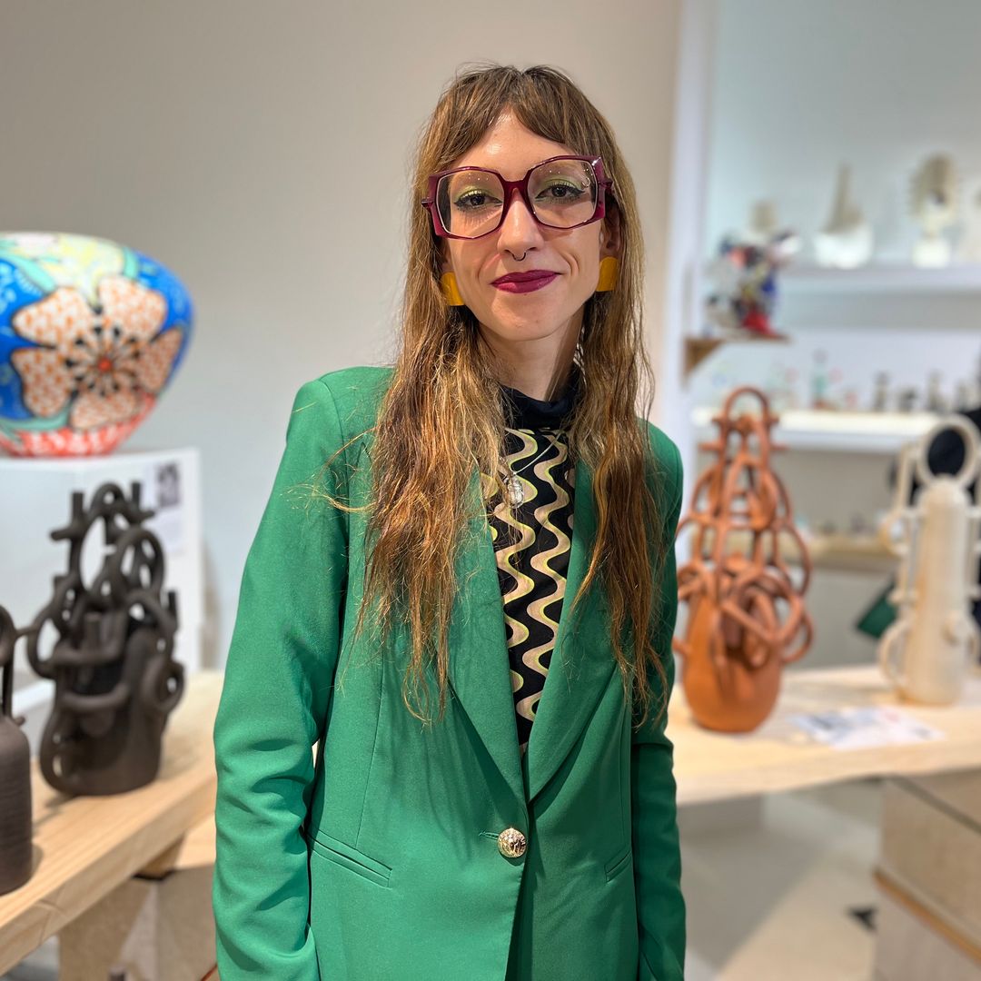 El barro está de moda: la propuesta de Lucía Martín Baena para reivindicar la cerámica como creación artística en Madrid