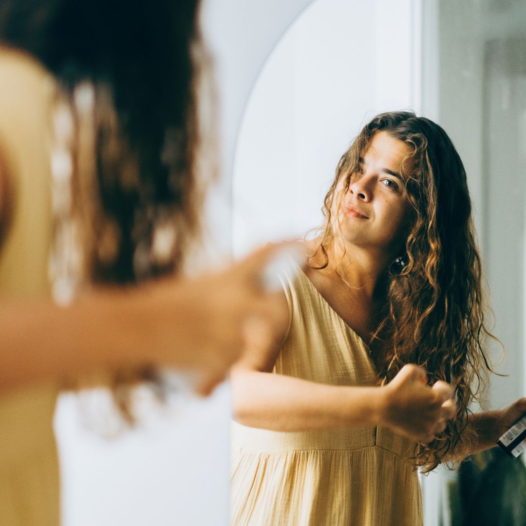 El ritual de 4 pasos viral que está conquistando a quienes quieren recuperar su cabello después del verano