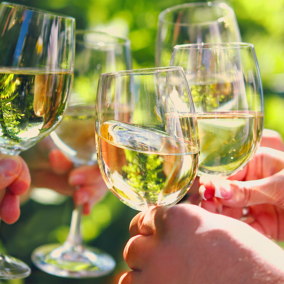 25 vinos blancos para brindar este verano