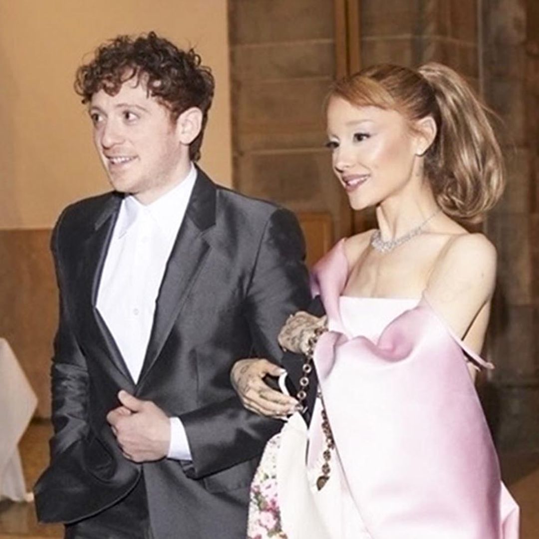 Ariana Grande y Ethan Slater ponen fin a su romance de tres años, así fue su historia de amor