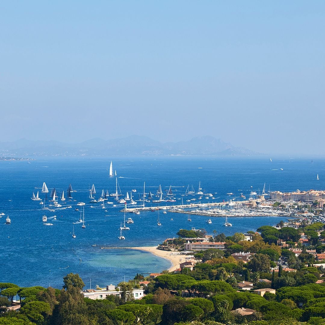 La residencia ofrece vistas espectaculares a la costa de Saint-Tropez