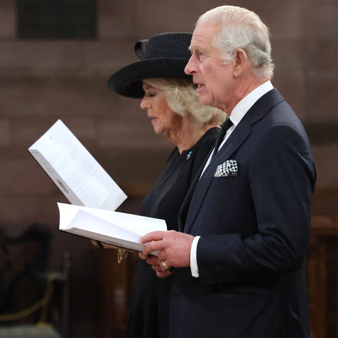 Carlos III y Camilla finalizan su primera visita a Irlanda del Norte como Reyes con un servicio religioso en la catedral de St.Anne
