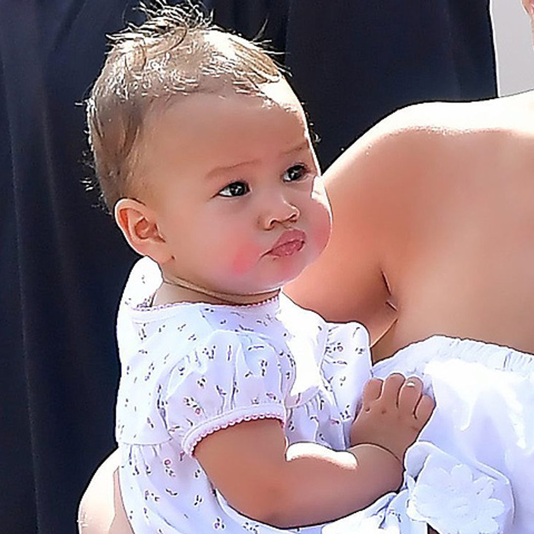 ¡Está para comérsela! ¿Quién es esta preciosa niña?