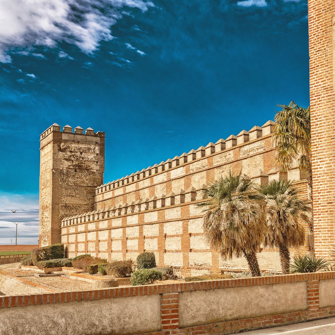 El pueblo de Ávila que vio nacer a Isabel la Católica: murallas medievales, bodegas y una historia que cruza el Atlántico