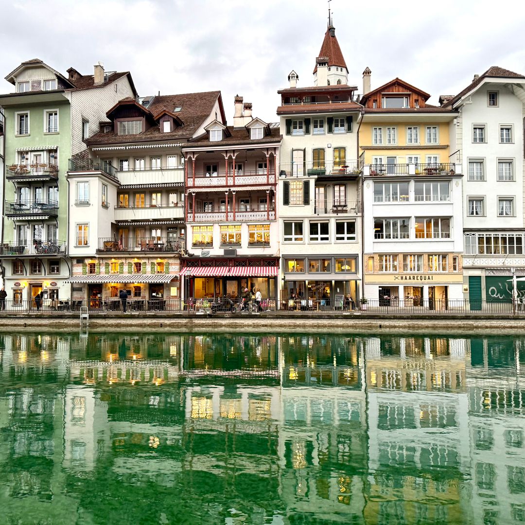 Panorámica de la ciudad suiza de Thun durante el verano