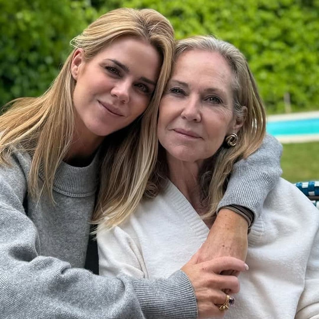 Amelia Bono se refugia en los brazos de su madre tras el escándalo de su última foto