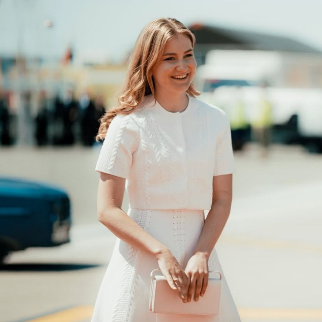 Elisabeth de Bélgica recibe al emperador de Japón con un vestido blanco impecable que confirma su estilo como futura reina