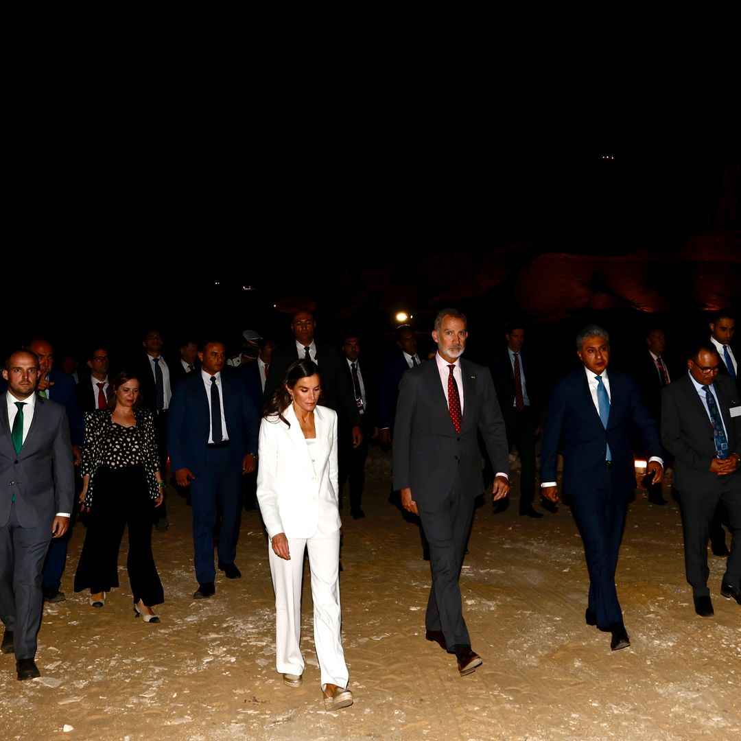 La reina Letizia y su traje blanco: un look icónico para una noche histórica
