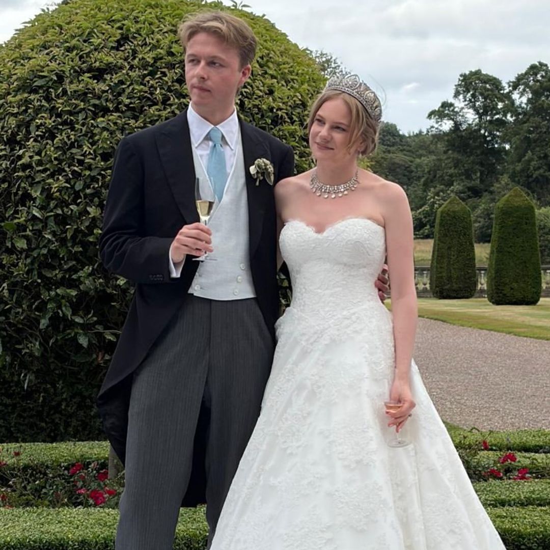 Una espectacular tiara y un escenario con 600 años de historia: los secretos de la boda de la única hija de los condes de Derby en Inglaterra