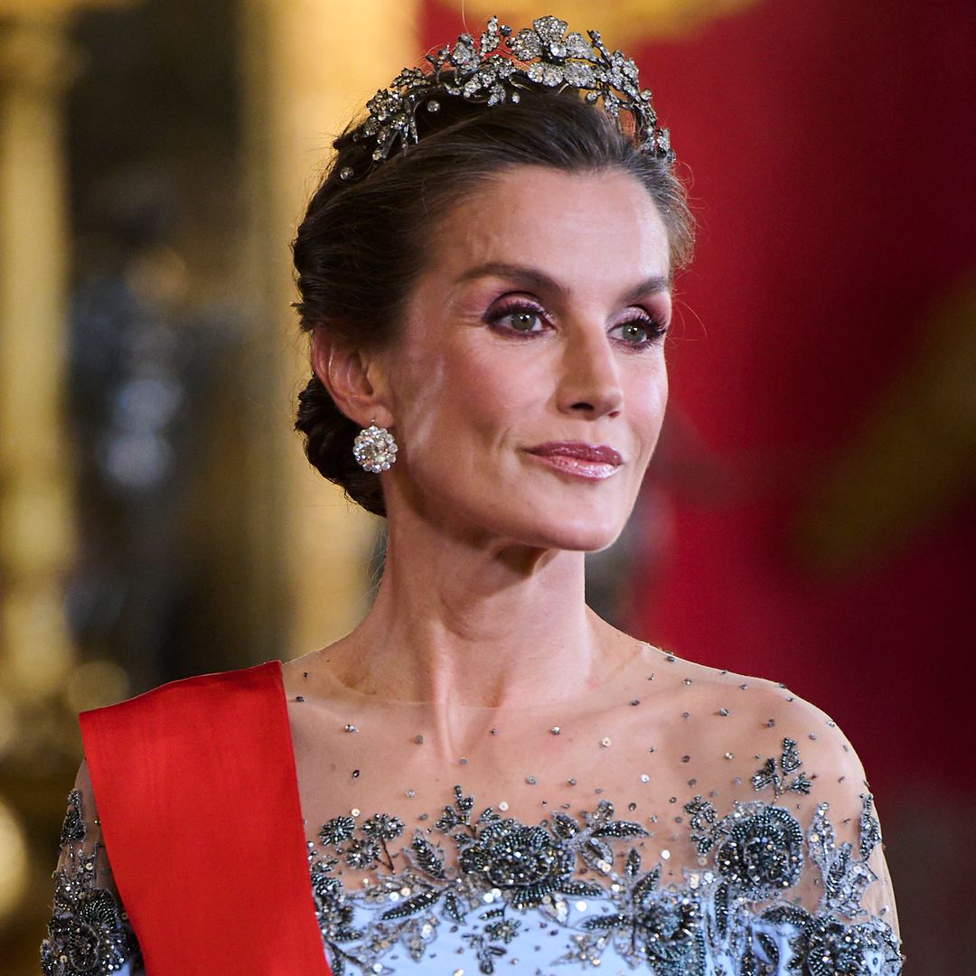 Paula Aroca, maquilladora, sobre el look rosado de la reina Letizia: "En pieles maduras tiene una ventaja importante, rejuvenece visualmente y aporta un efecto buena cara inmediato"