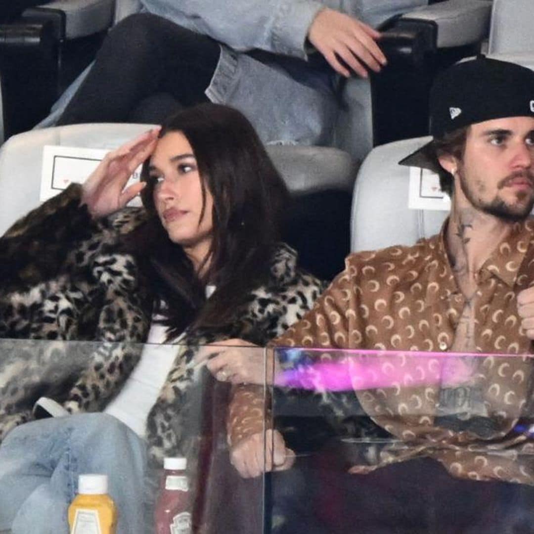 Hailey Bieber y las hombreras ‘oversized’ son uno mismo