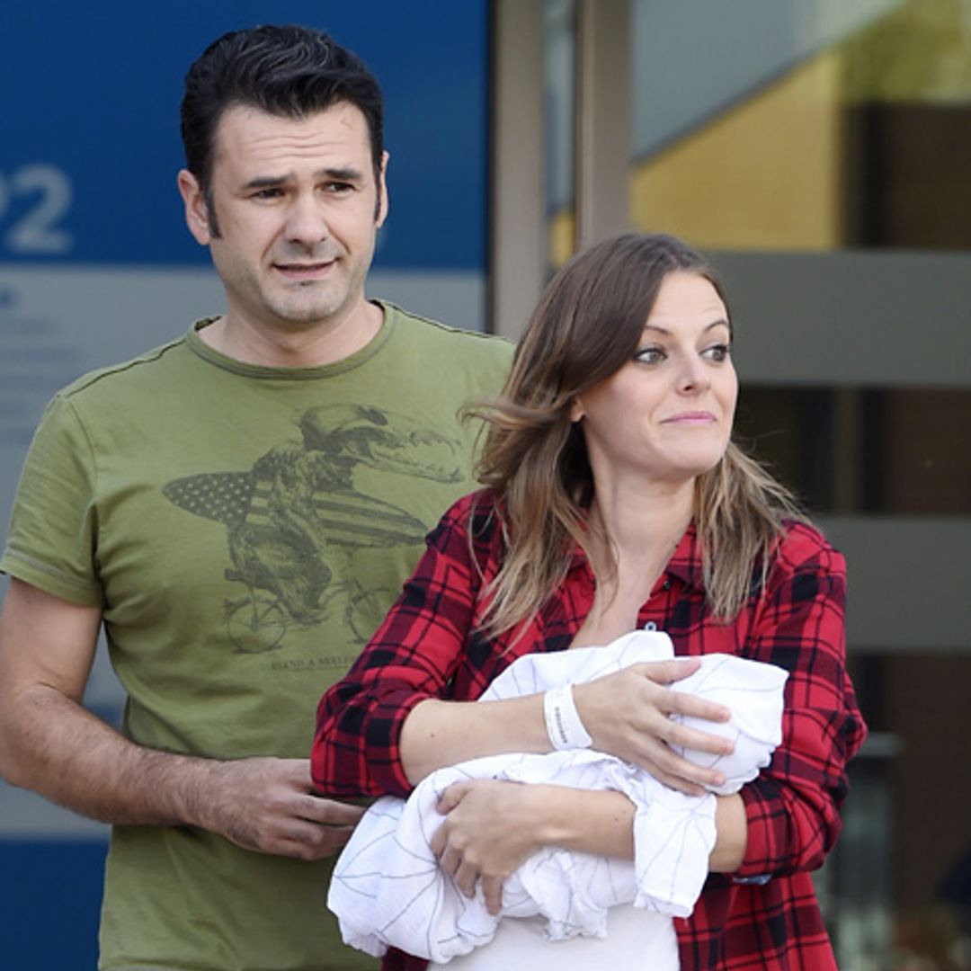 La felicidad de Iñaki López y Andrea Ropero al marcharse a casa con el pequeño Roke