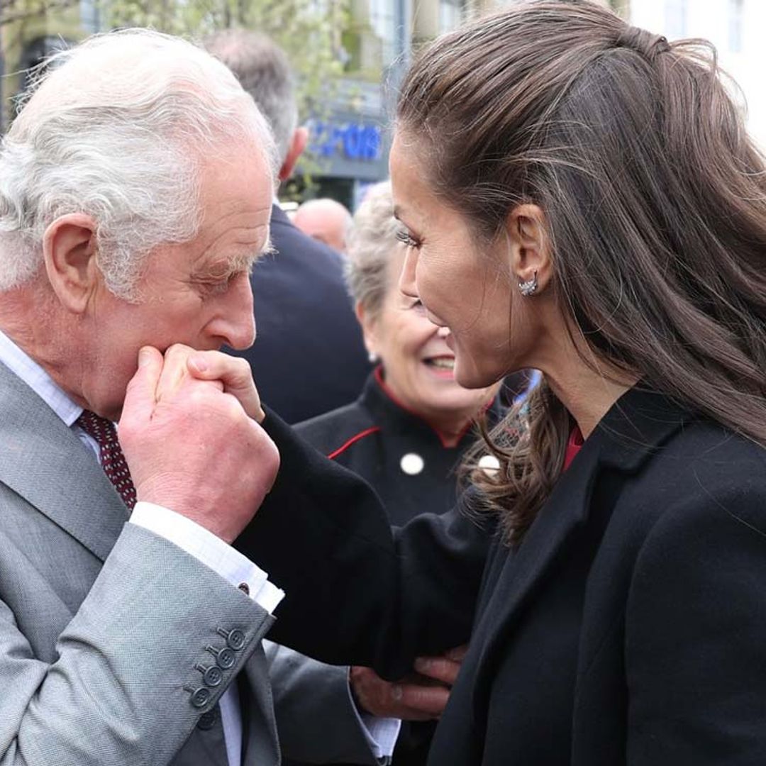 El del príncipe Carlos a la reina Letizia, un saludo regio
