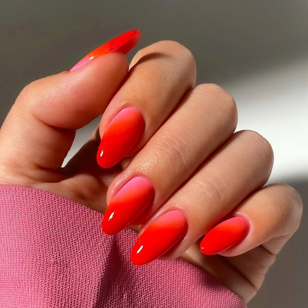 10 diseños de uñas almendradas elegantes y con efecto antiedad
