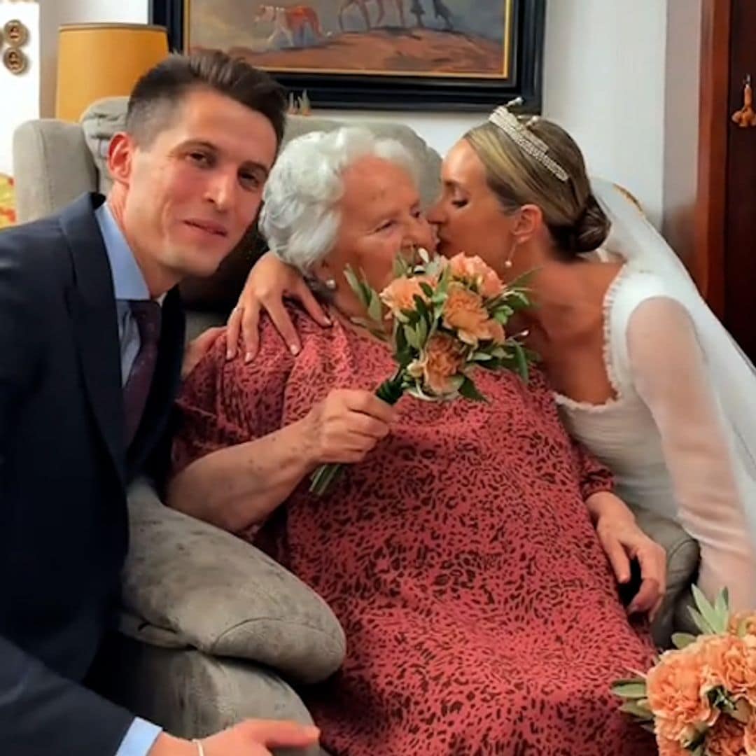 La emocionante visita de una novia a su abuela que no pudo acudir a su boda: “Me he acordado más de ti…”