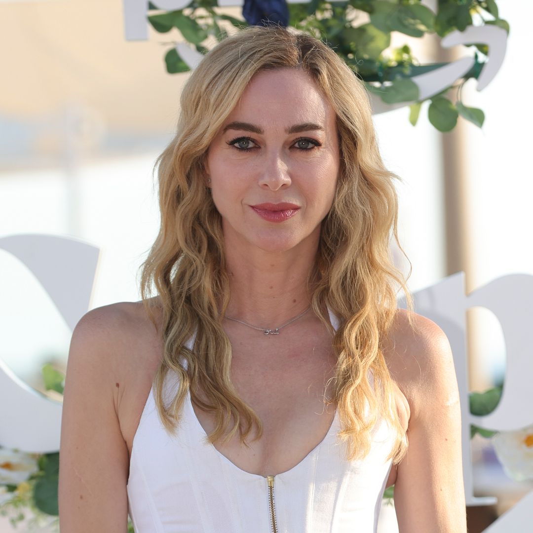 Marta Hazas cambia de look en un nuevo proyecto junto a Amaia Salamanca que ha enamorado a sus fans