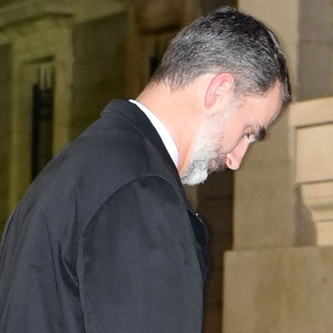El rey Felipe muestra su cariño a la familia de su tutor, Aurelio Menéndez, en su funeral