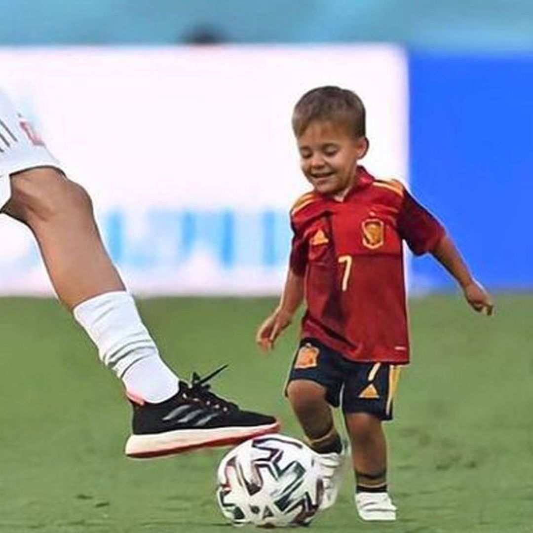 Los hijos de los futbolistas imitan a sus papás para celebrar la victoria de la selección española
