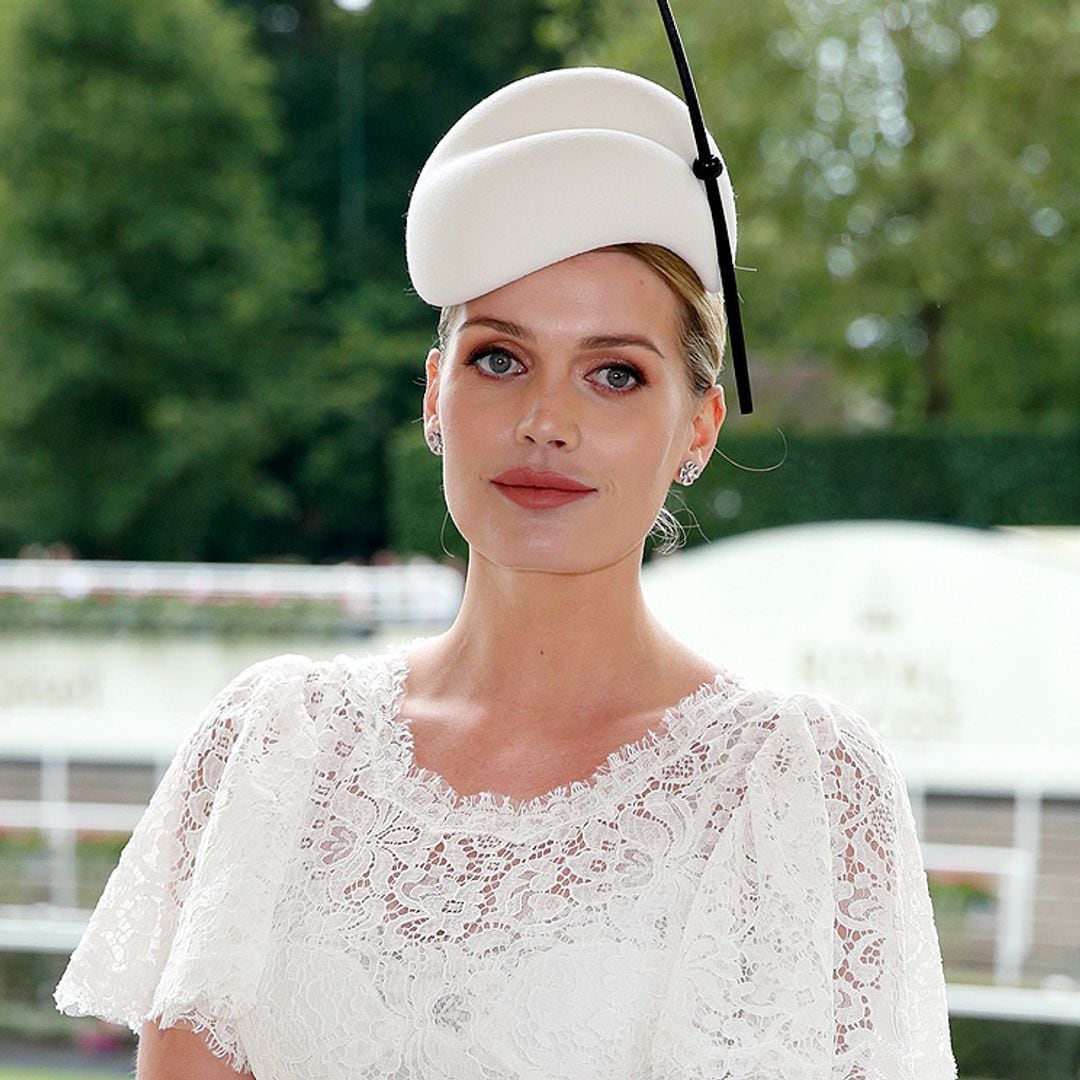 Lady Kitty Spencer viaja a Italia acompañada de sus amigos y entre rumores de boda con Michael Lewis