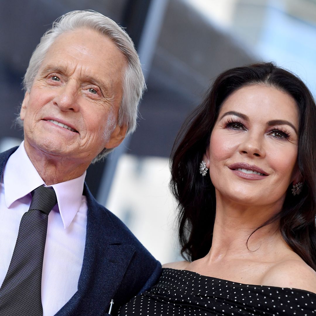 El posado sin complejos de Michael Douglas y Catherine Zeta-Jones que nunca te imaginarías de 2 estrellas de Hollywood