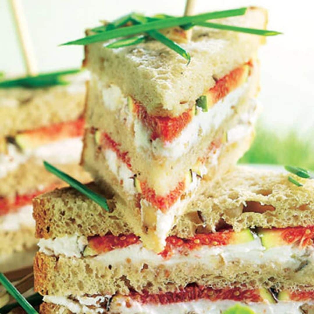 Sándwich Club de higos y queso de cabra