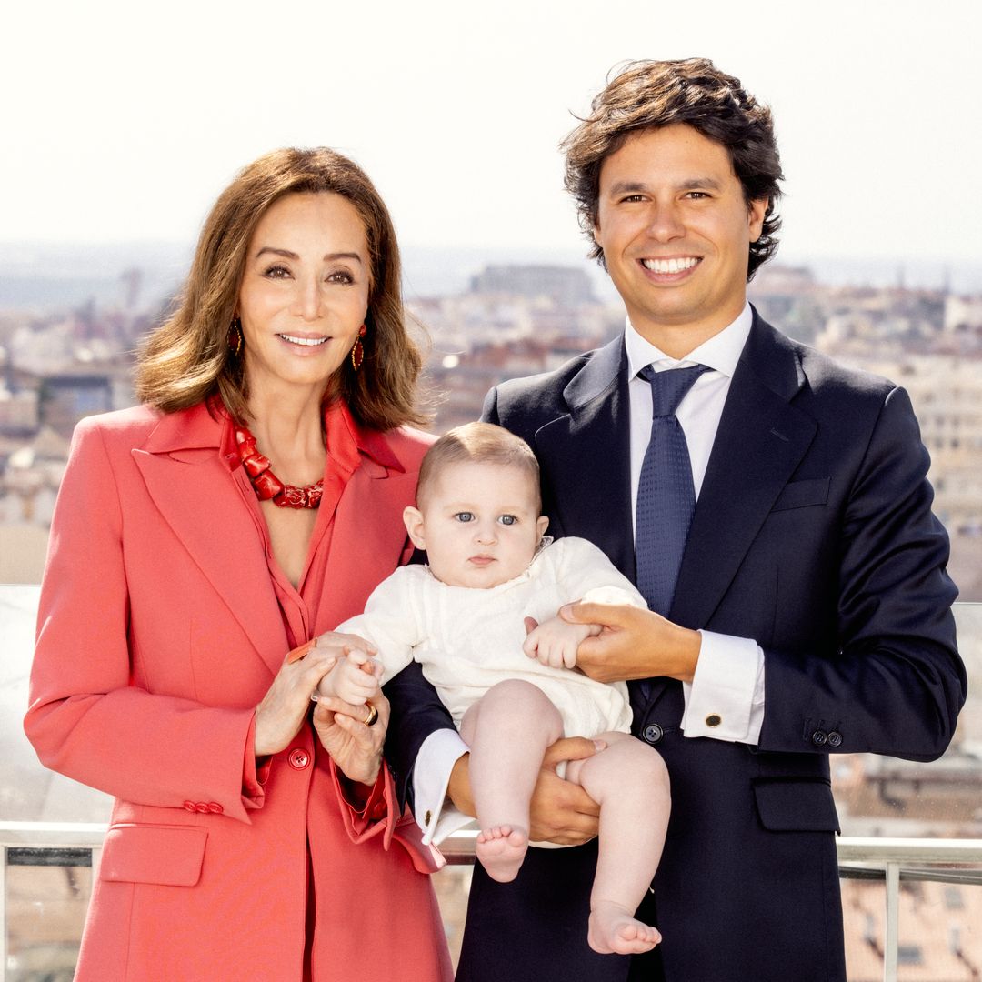 IMÁGENES EXCLUSIVAS. Isabel Preysler, impecable en el bautizo de su sobrino Nicolás: su look, al detalle