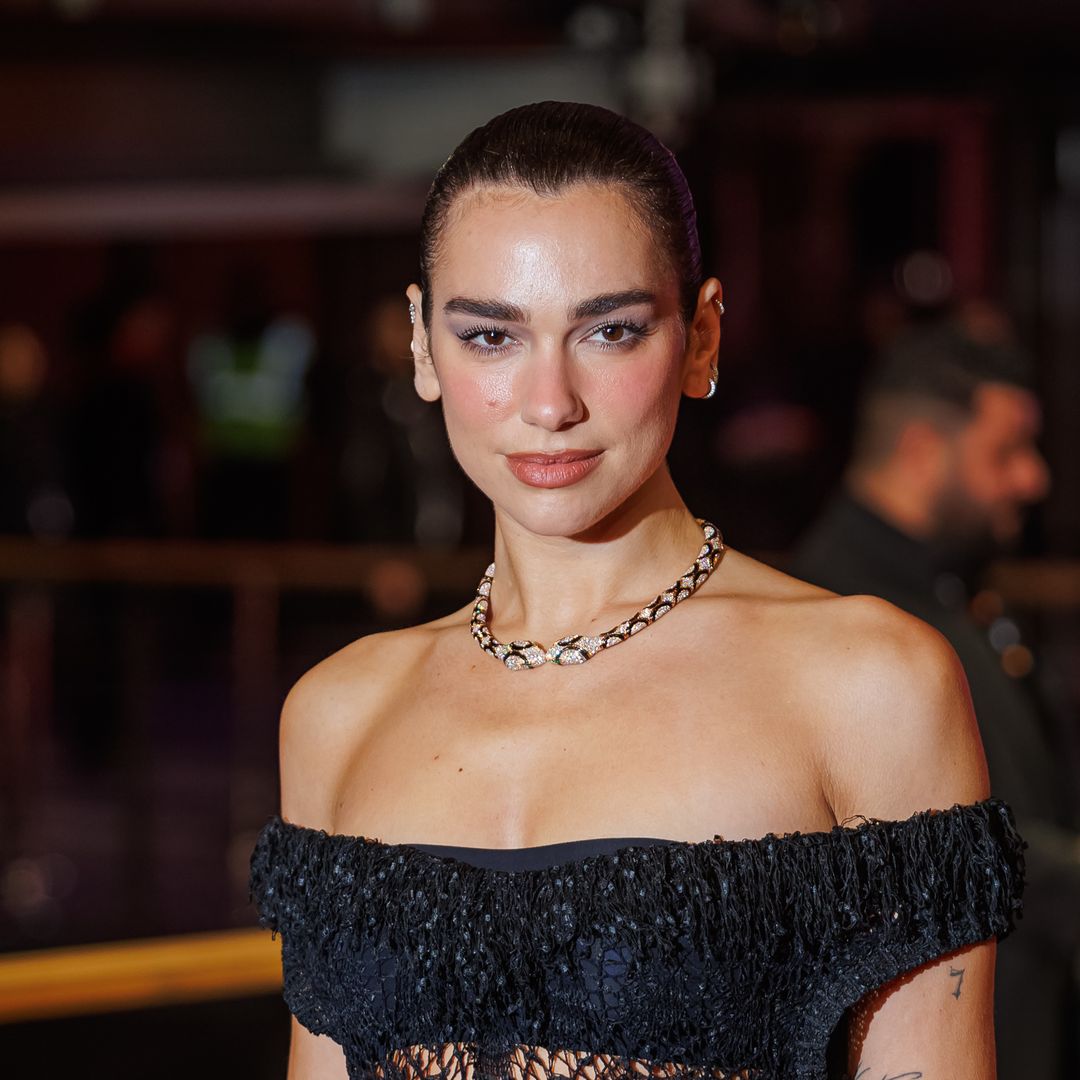 La limpieza con agua micelar de Dua Lipa, según nuestra experta: "A veces se queda un poco corta"