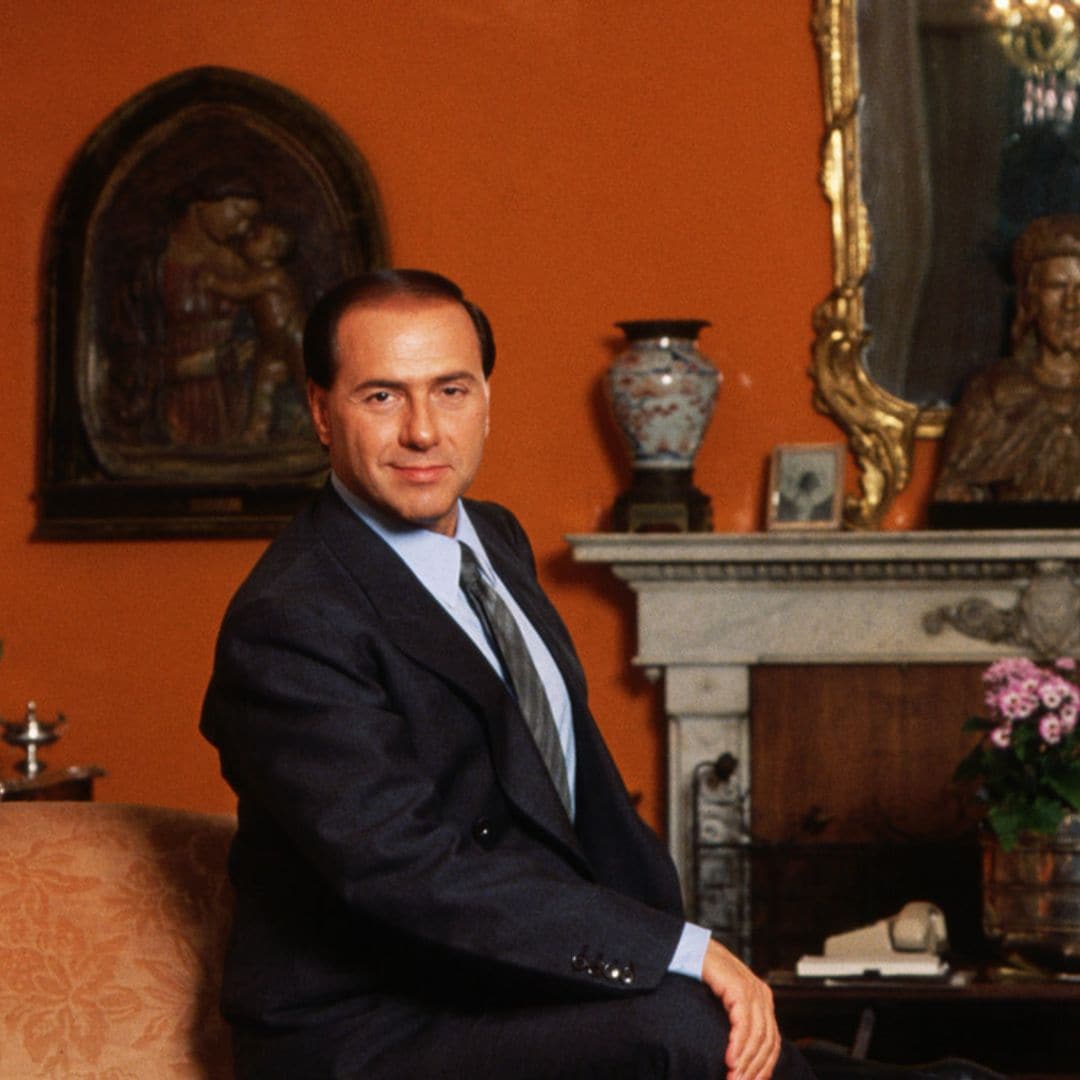 Mansiones, barcos y su propia compañía aérea: el espectacular patrimonio de Silvio Berlusconi