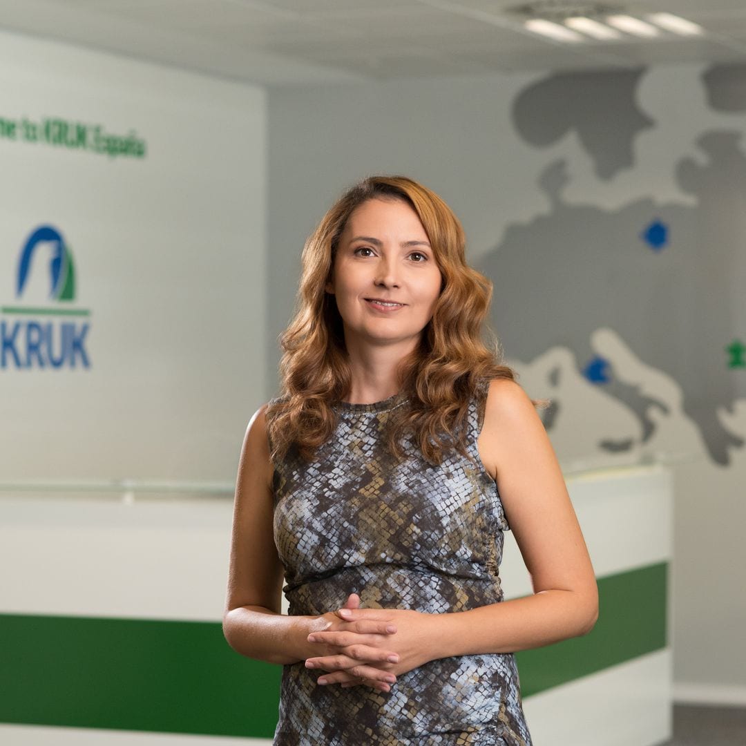 Alina Giugea, experta en economía, alerta ante el Black Friday: "Un descuento en algo que no necesitas siempre será un gasto"