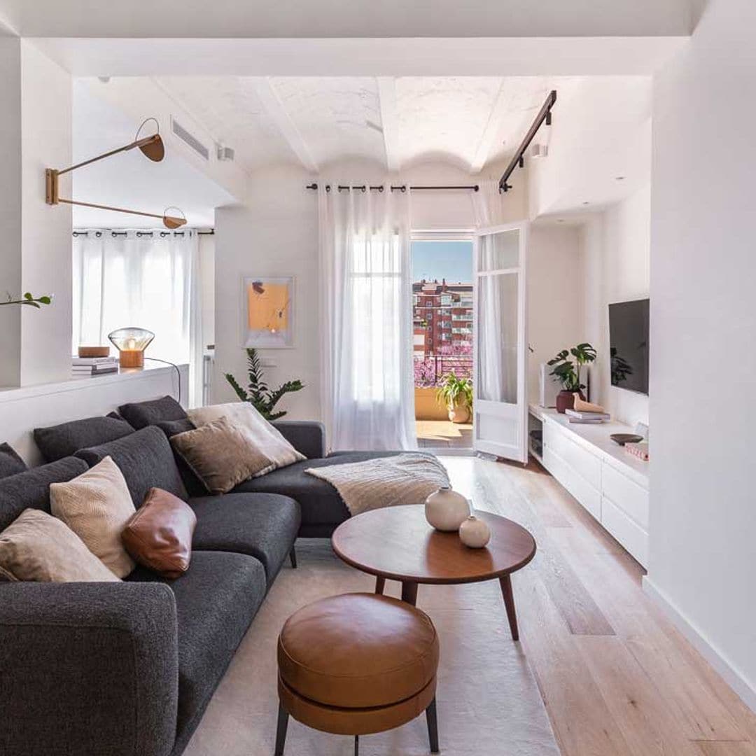 Sofá con 'chaise-longue' o rinconera: ¿cuándo elegir cada uno?