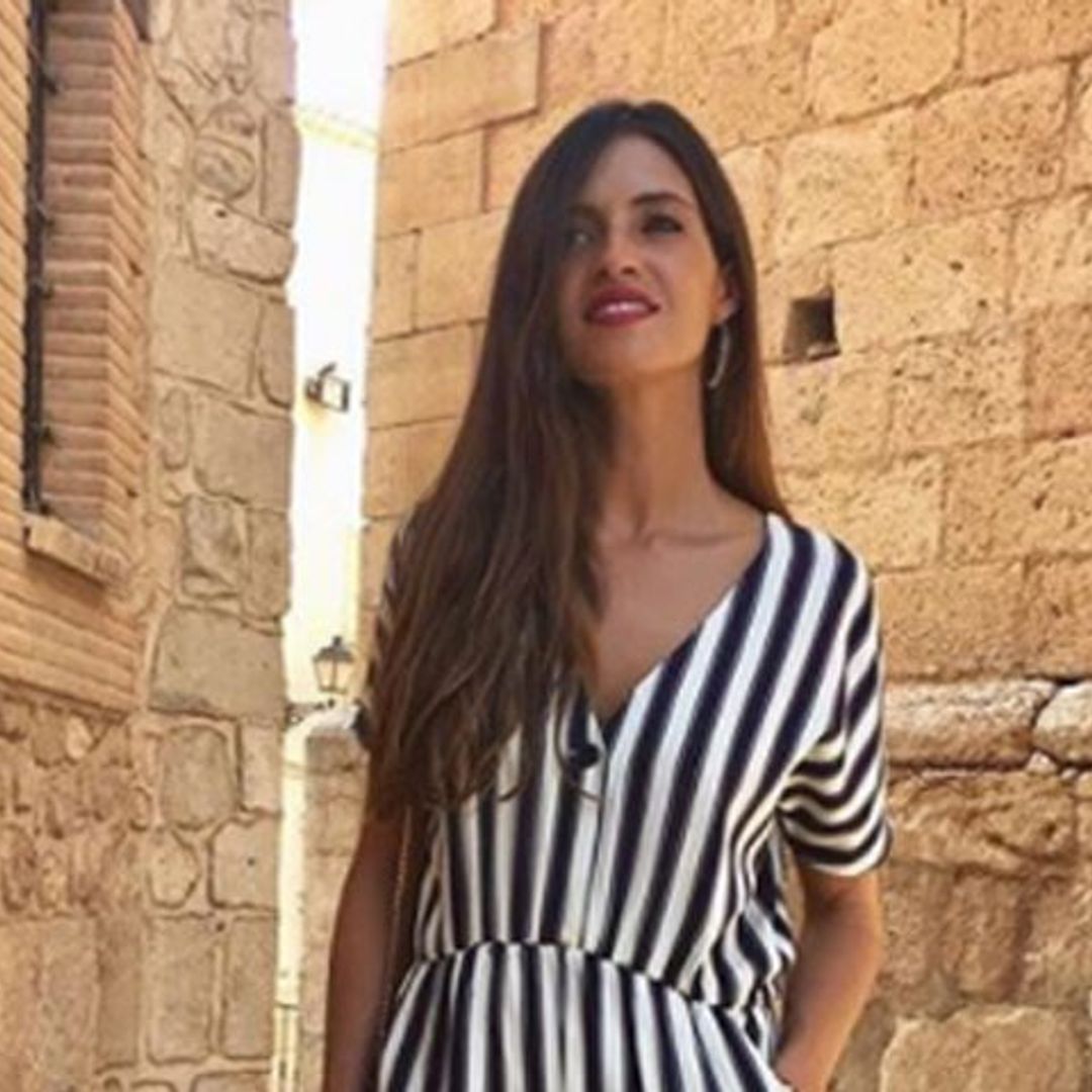 Sara Carbonero vuelve a triunfar con su perfecto 'look' de invitada