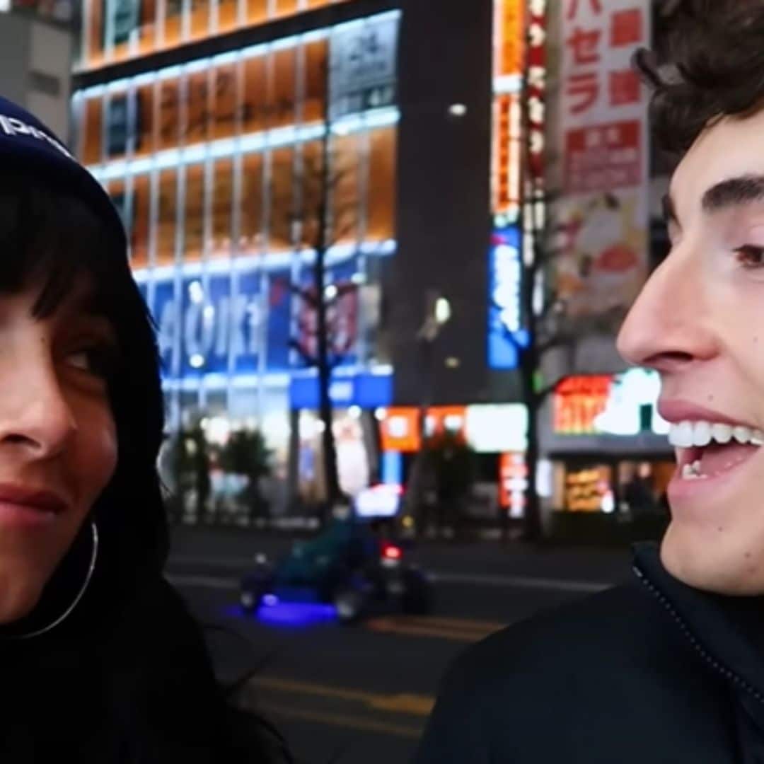 Aitana y Plex ya no esconden su amor: besos y caricias en pleno centro de Madrid