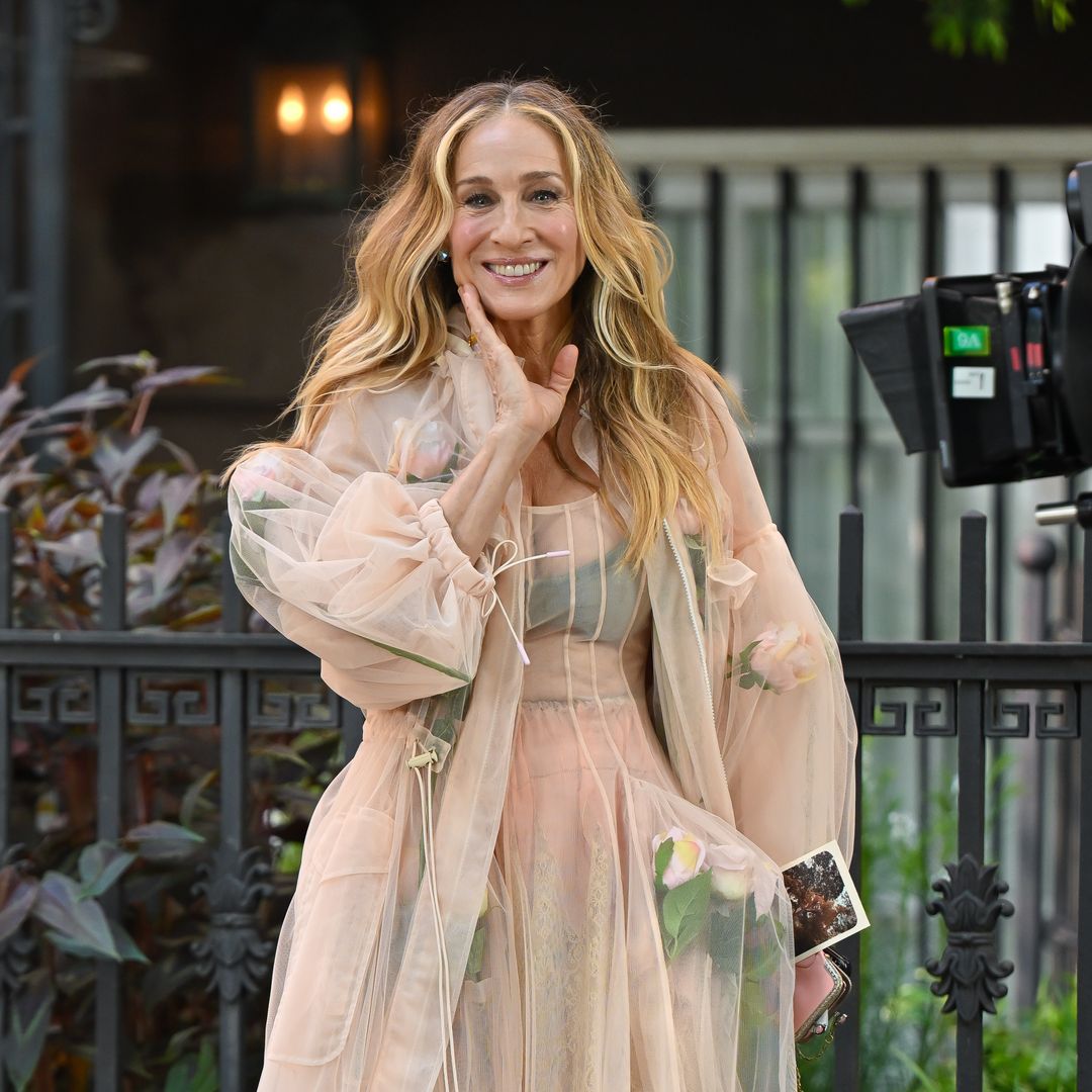 Celebramos el cumpleaños de Sarah Jessica Parker con sus atuendos más icónicos