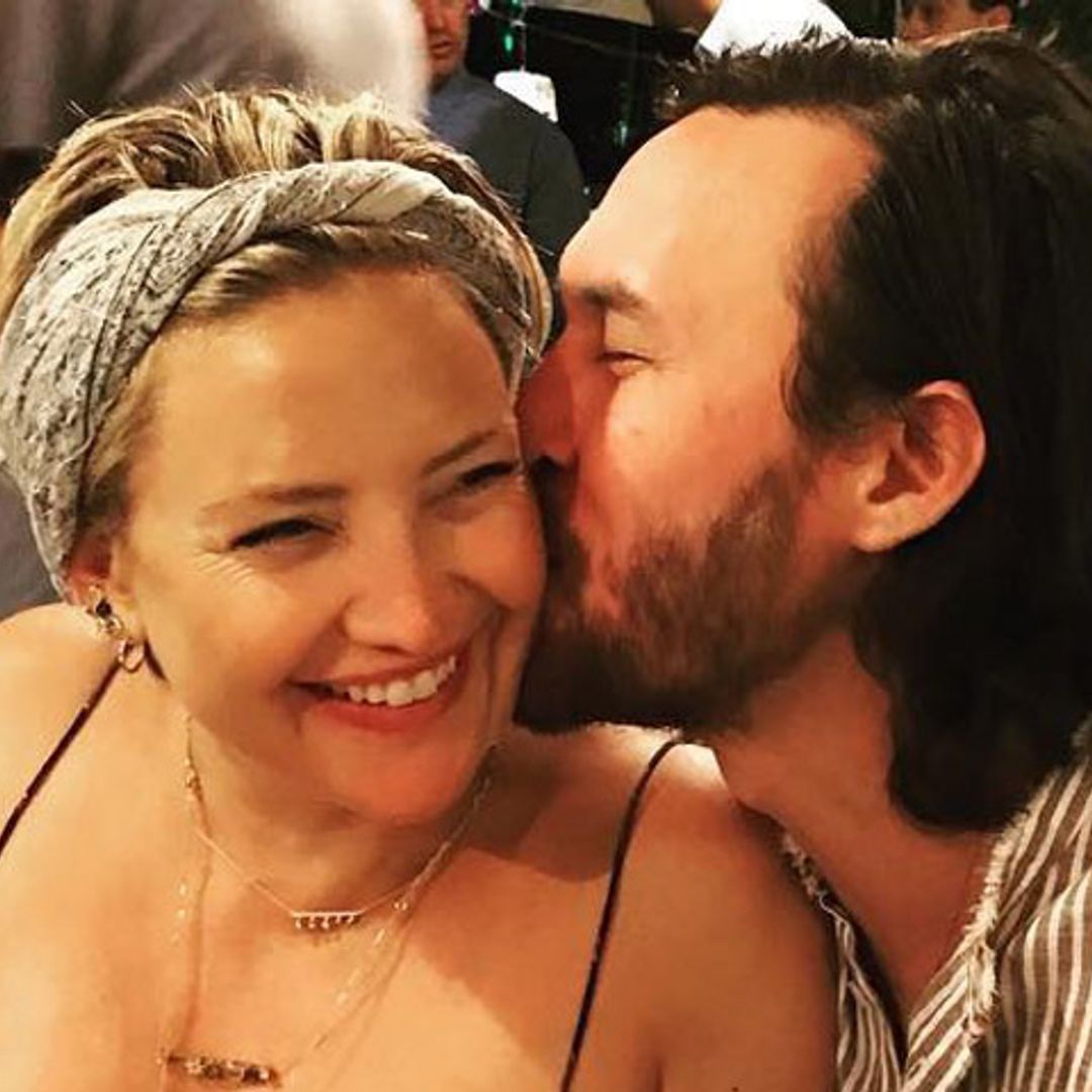 Kate Hudson luce embarazo durante sus vacaciones en familia por las islas griegas