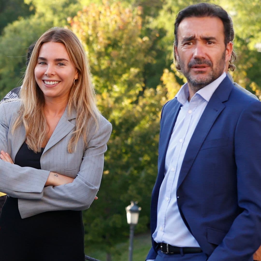 Juanma Castaño y Helena Condis en el funeral de Pepe Domingo Castaño el 5 de octubre de 2023 en Madrid