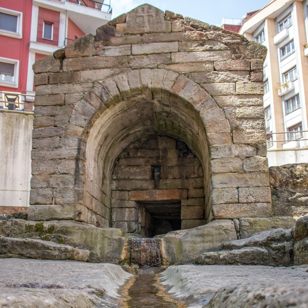 Fuente prerrománica de la Fontcalada, Oviedo