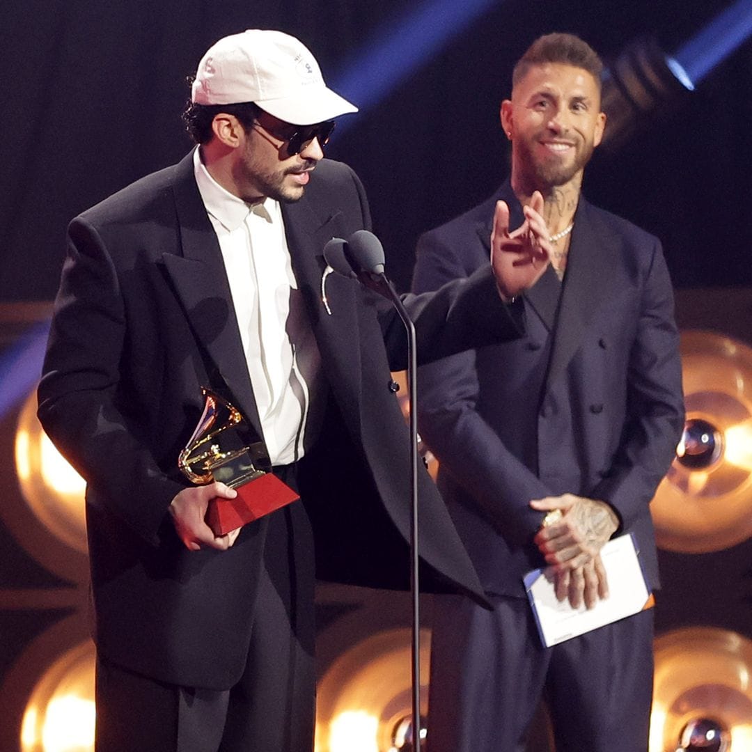 La foto que nadie vio venir en los Latin Grammy, desde Karol G y Raphael hasta Bad Bunny