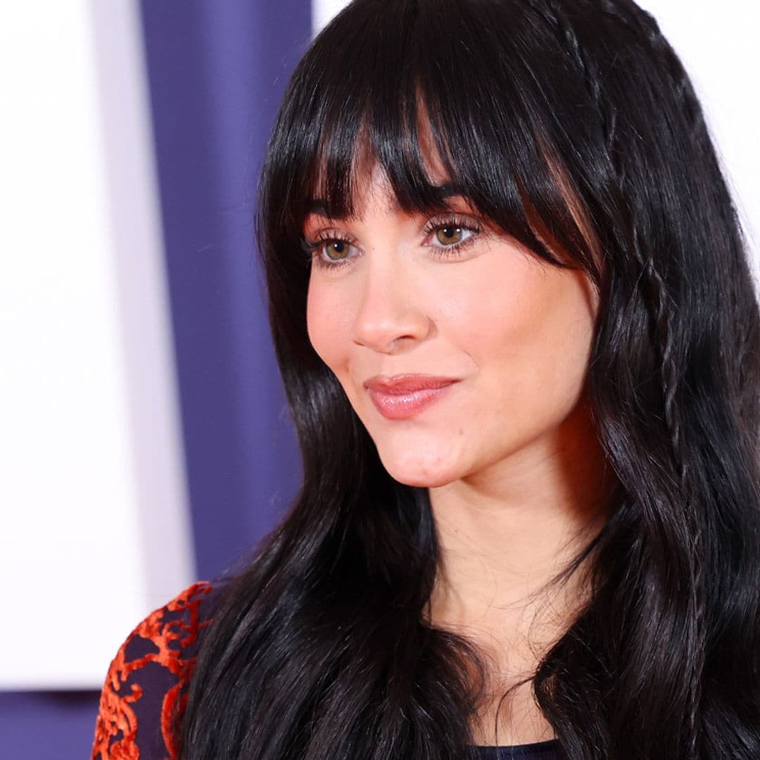 Aitana presenta su primera serie con un look gótico de la diseñadora francesa que adora Dua Lipa