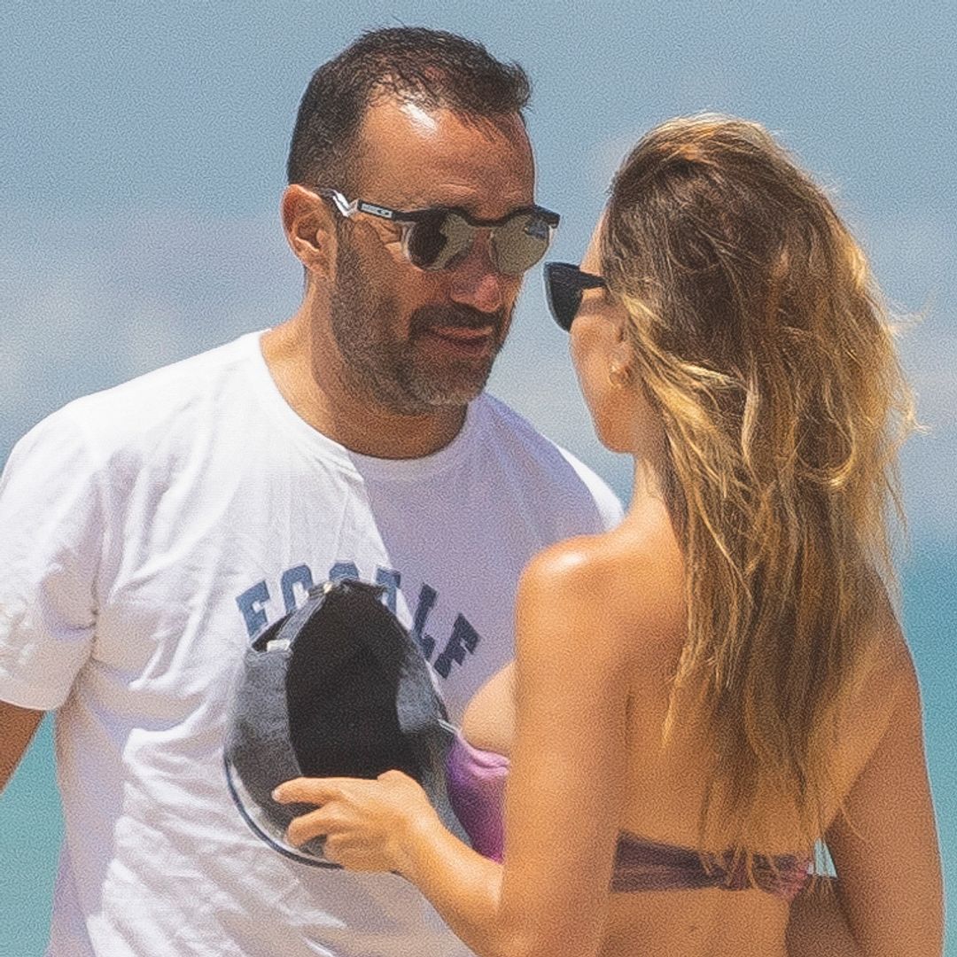 Los periodistas Juanma Castaño y Helena Condis en Cádiz. 1 de agosto de 2024