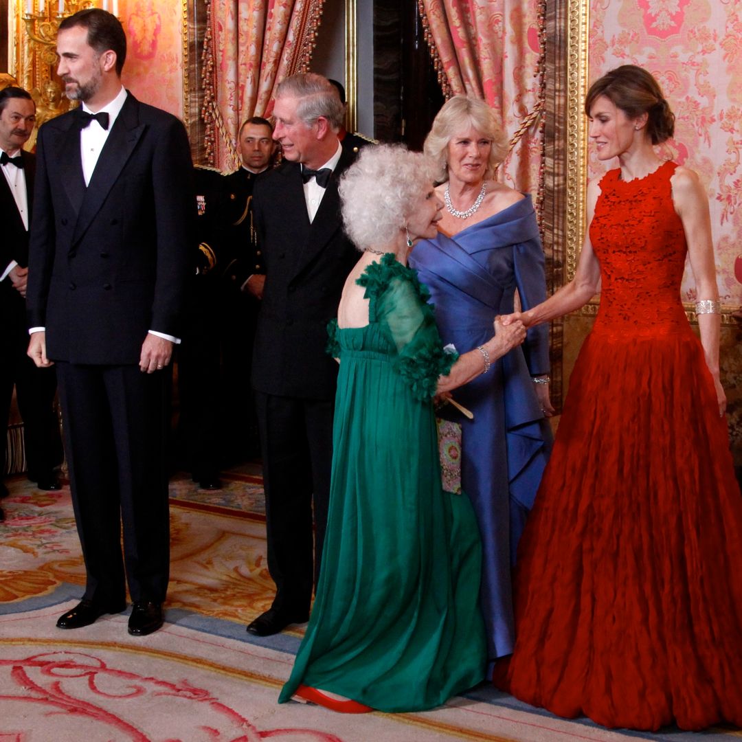 El rey Felipe homenajea a la duquesa de Alba, la aristócrata que defendió su relación con Letizia ante la nobleza