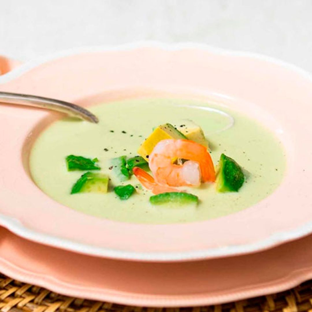 Crema de aguacate y langostinos
