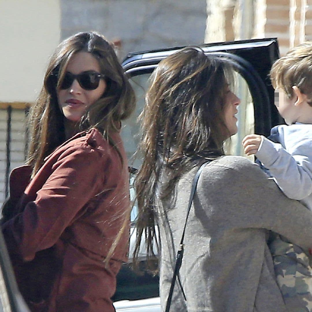 Sara Carbonero recibe una divertida felicitación de su hermana Irene: 'No me importa que me regañes por la foto'