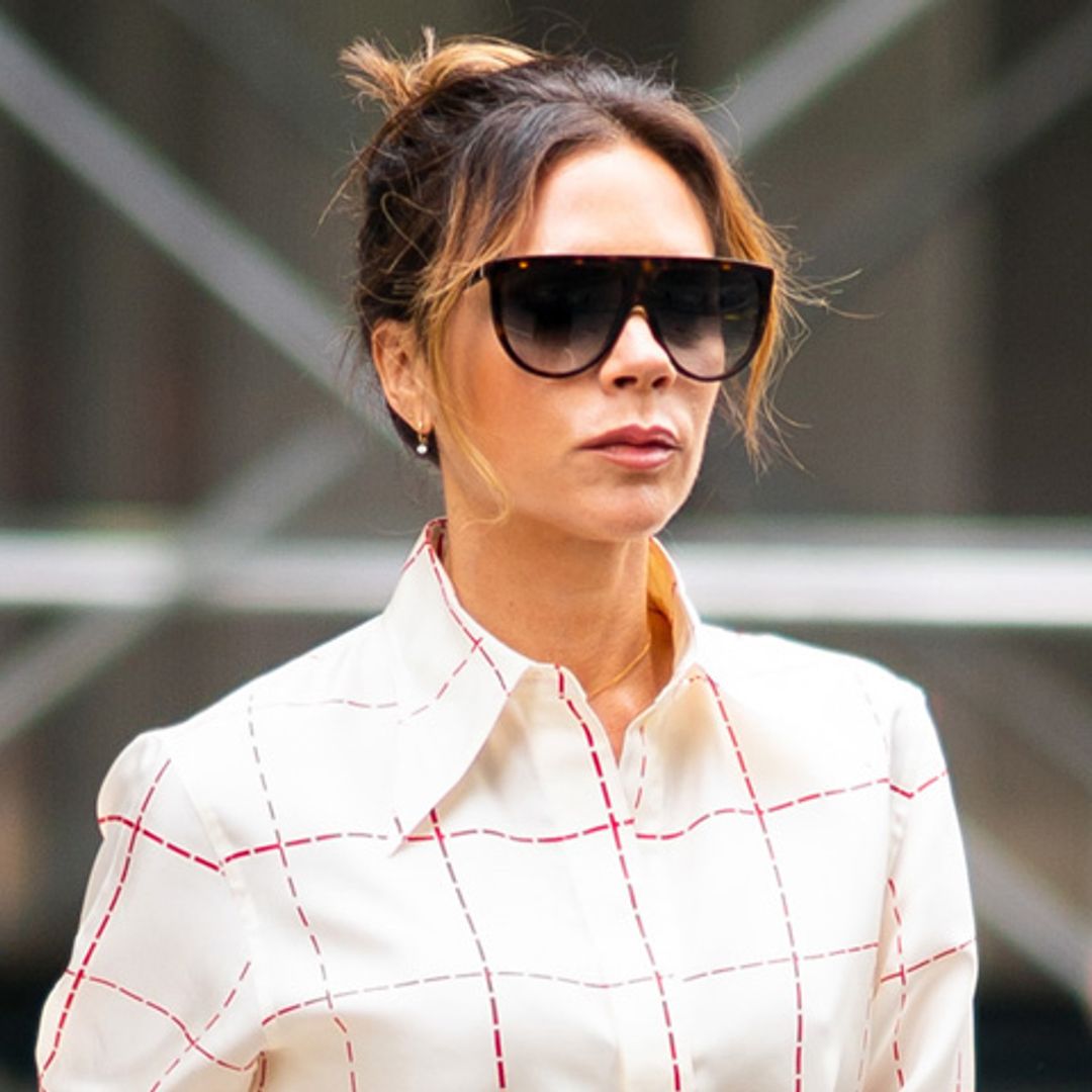 Inseparable de sus botas 'Jasmine', Victoria Beckham estrena una falda con truco