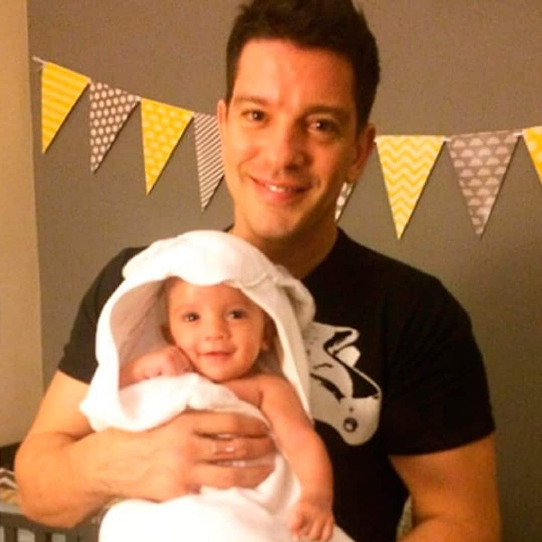 ¡Son igualitos! Yahir presume lo mucho que su hijo Ian se parece a él