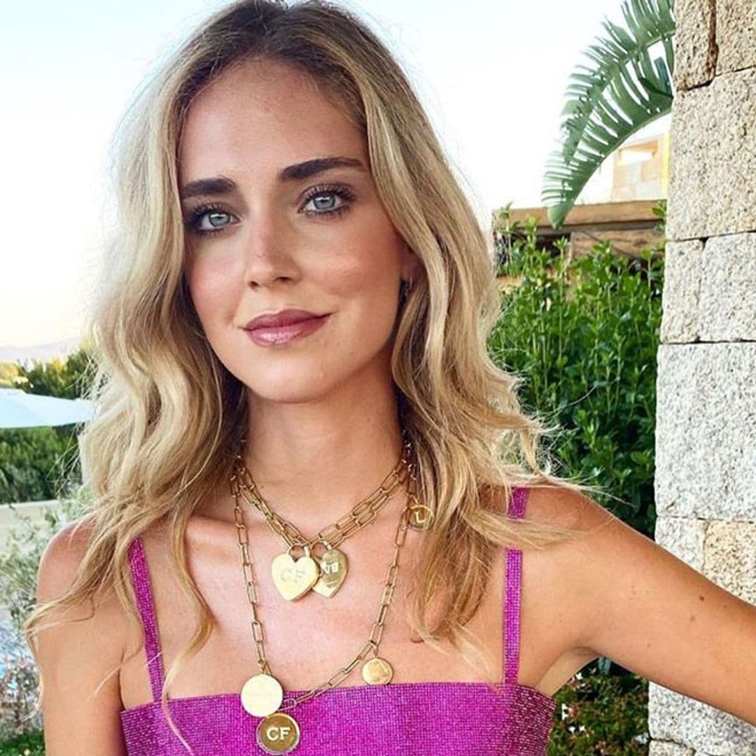 ¡Adiós ondas surferas! Los rizos de Chiara Ferragni son el mejor peinado de playa