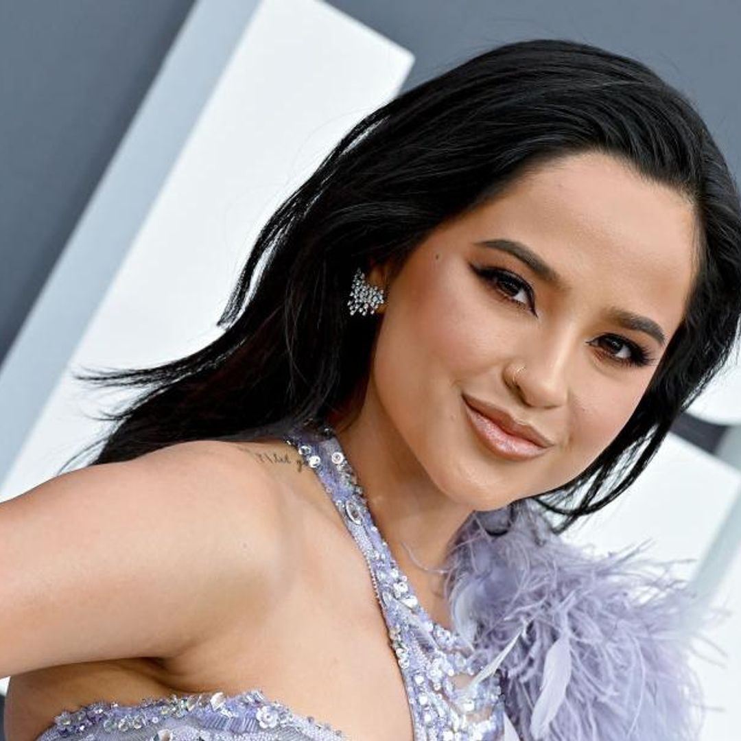 Becky G y el incómodo momento en una junta de negocios que la empoderó