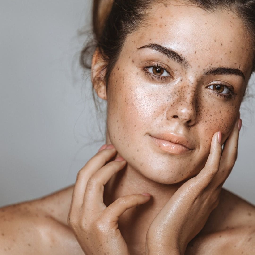 ¿Piel radiante y sin manchas? Prueba estos sueros